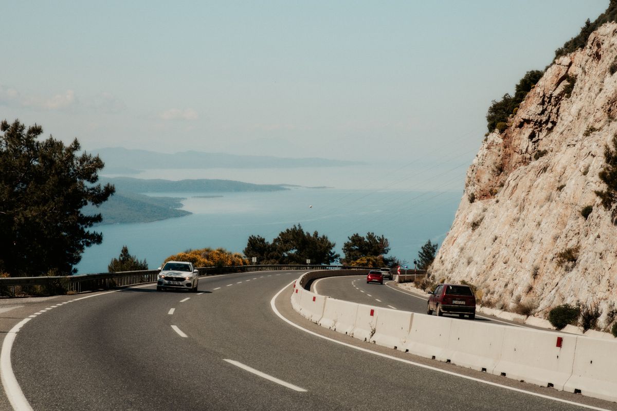 Kefalonya’da Araç Kiralama: Fiyat, Sigorta ve Yol Koşulları