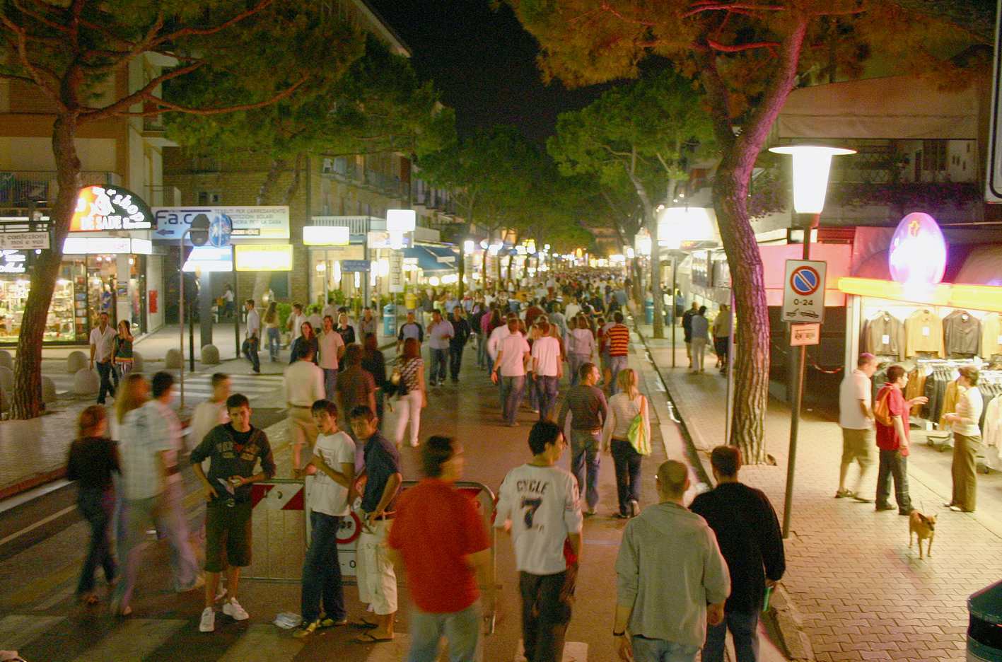 Lido di Jesolo Via Bafile ve Piazza Mazzini 